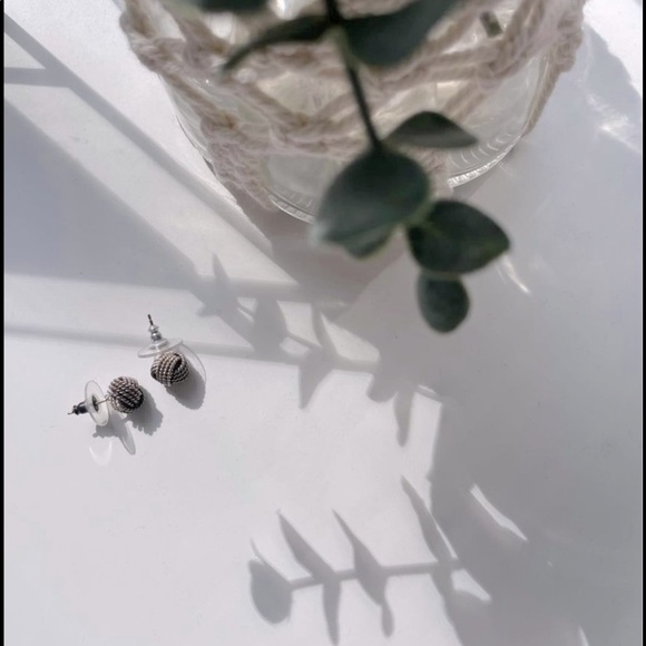 Authentic Tiffany & Co twisted knot earrings - Picture 2 of 5